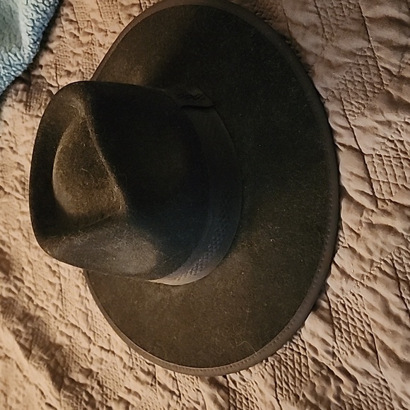 A New Day adjustable black medium brim hat. - Picture 2 of 9